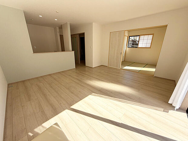 ☆大変明るいリビング☆広々した空間で家族との大切な時間をお過ごしください！！