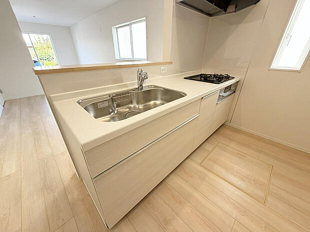 ☆大型のシステムキッチン☆対面式ですので家族と会話しながら楽しくクッキング!!