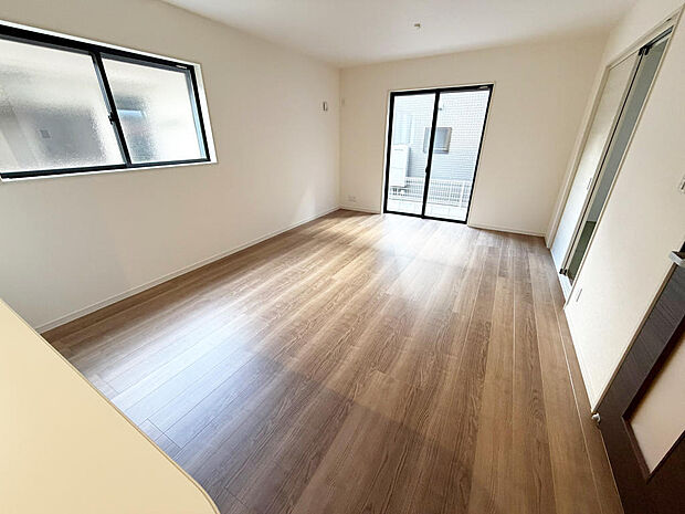 ☆大変明るいリビング☆広々した空間で家族との大切な時間をお過ごしください!!