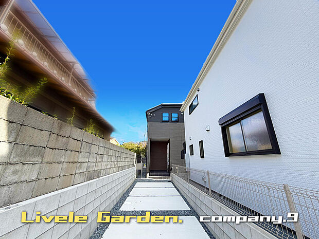 ☆現地外観写真☆LiveleGarden☆1号棟☆長期優良住宅☆BELS☆子育てに適した住環境☆土地33坪☆車2台OK☆閑静な住宅街☆WIC・和室☆小・中学校まで徒歩13分圏内☆前道4m☆