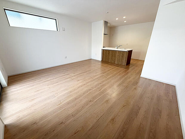 ☆大変明るいリビング☆広々した空間で家族との大切な時間をお過ごしください！！