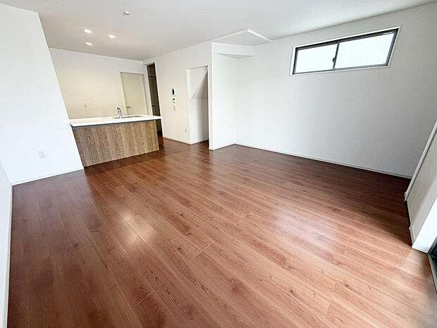 ☆大変明るいリビング☆広々した空間で家族との大切な時間をお過ごしください！！