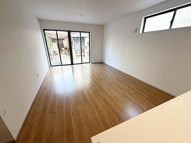 ☆大変明るいリビング☆広々した空間で家族との大切な時間をお過ごしください！！