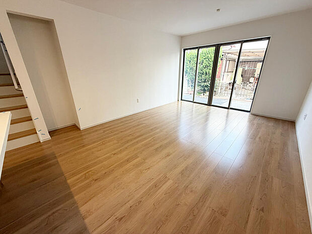 ☆大変明るいリビング☆広々した空間で家族との大切な時間をお過ごしください！！