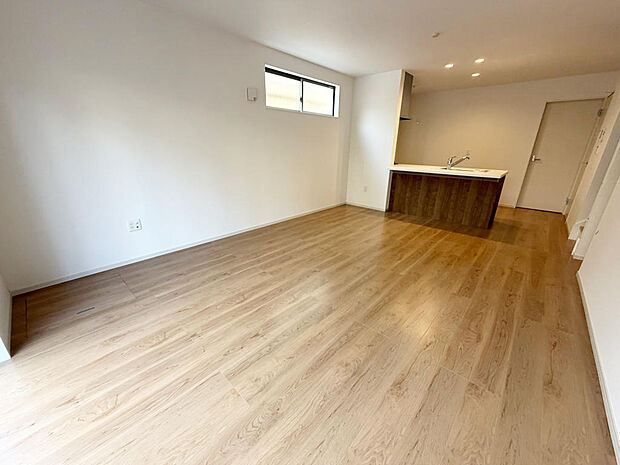 ☆大変明るいリビング☆広々した空間で家族との大切な時間をお過ごしください！！