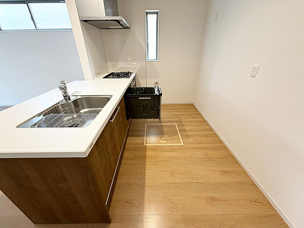 ☆大型のシステムキッチン☆対面式ですので家族と会話しながら楽しくクッキング！！