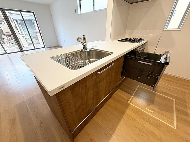 ☆大型のシステムキッチン☆対面式ですので家族と会話しながら楽しくクッキング！！