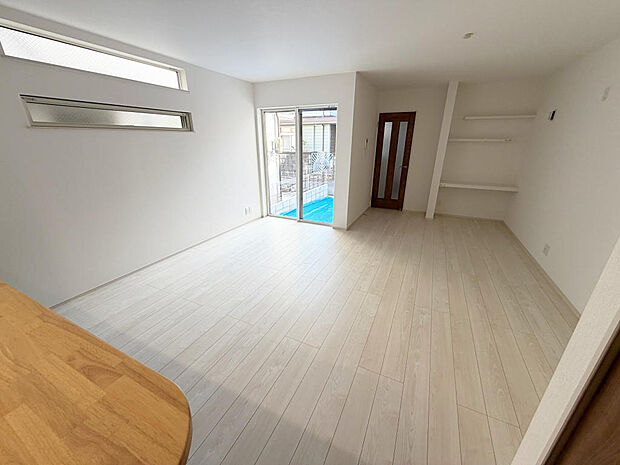 ☆大変明るいリビング☆広々した空間で家族との大切な時間をお過ごしください！！