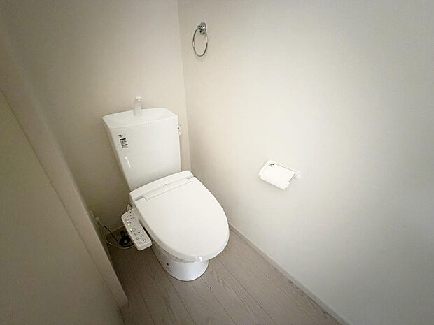 ☆ウレシイシャワートイレ☆1階・2階に完備!パパとのトイレ争いに終止符!!