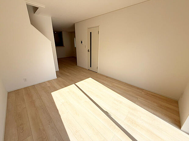 ☆大変明るいリビング☆広々した空間で家族との大切な時間をお過ごしください！！