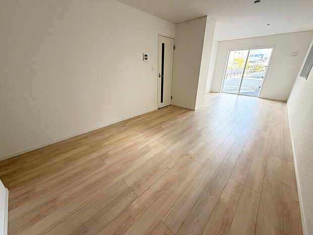 ☆大変明るいリビング☆広々した空間で家族との大切な時間をお過ごしください！！