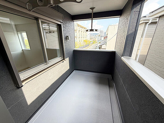 ☆インナーバルコニー☆テーブルを置いてティータイムもいいかも！雨の日も安心！！