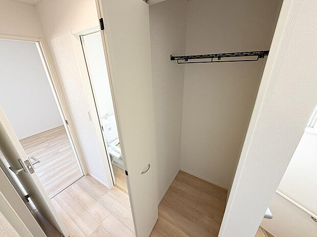 ☆２階☆廊下にある収納☆