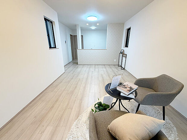 ☆大変明るいリビング☆広々した空間で家族との大切な時間をお過ごしください!!