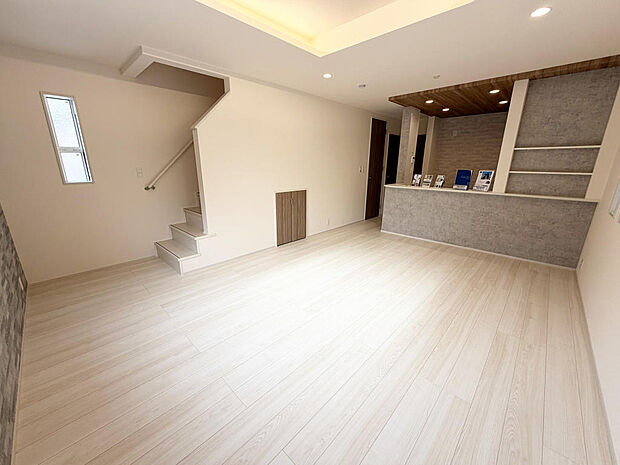 ☆大変明るいリビング☆広々した空間で家族との大切な時間をお過ごしください！！