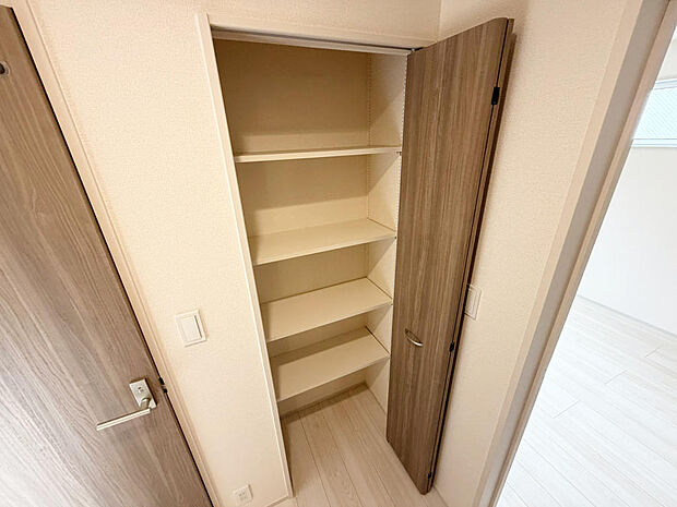 ☆２階☆廊下にある収納☆