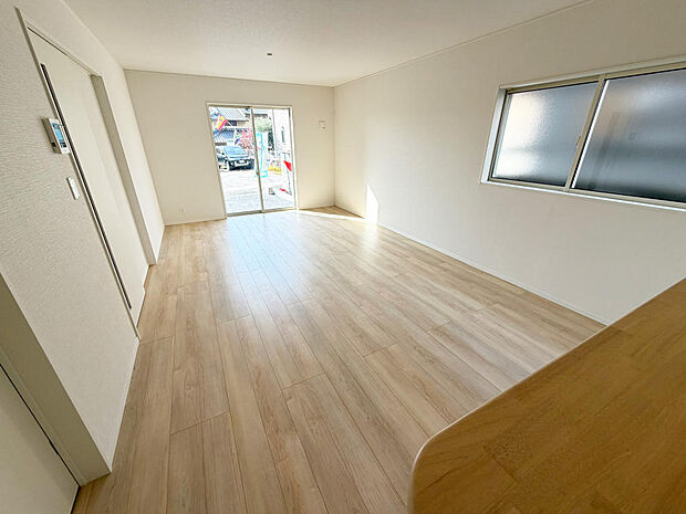 ☆大変明るいリビング☆広々した空間で家族との大切な時間をお過ごしください！！