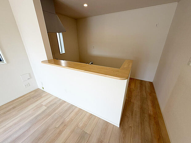 ☆大型のシステムキッチン☆対面式ですので家族と会話しながら楽しくクッキング！！