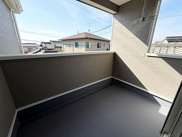 ☆インナーバルコニー☆テーブルを置いてティータイムもいいかも！雨の日も安心！！