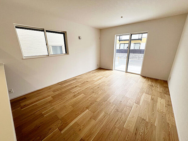 ☆大変明るいリビング☆広々した空間で家族との大切な時間をお過ごしください！！