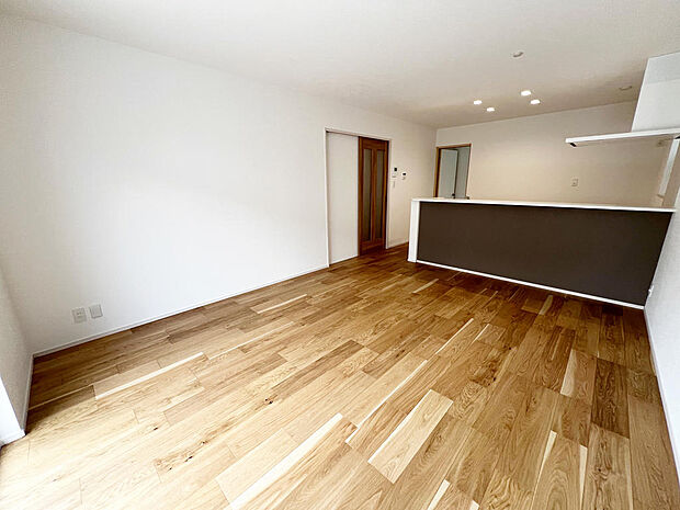 ☆大変明るいリビング☆広々した空間で家族との大切な時間をお過ごしください！！