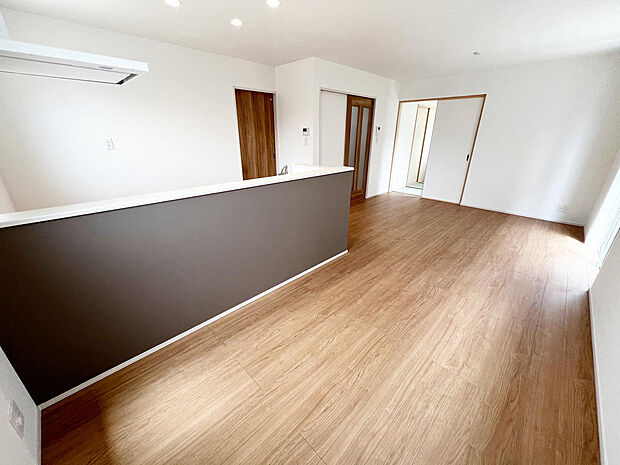 ☆大変明るいリビング☆広々した空間で家族との大切な時間をお過ごしください！！