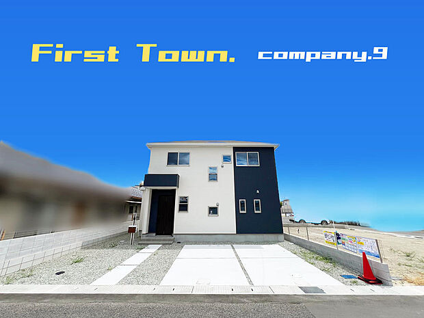 ☆現地外観写真☆FirstTown☆１号棟☆省エネ基準適合住宅☆土地広々48坪☆オール電化☆ガレージ２台☆日当たり良好☆庭・和室☆南面バルコニー☆ならコープ徒歩6分☆網戸・シャッター標準装備☆