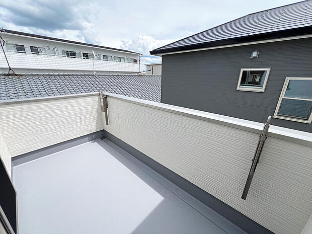 ☆南面の広々としたバルコニー☆