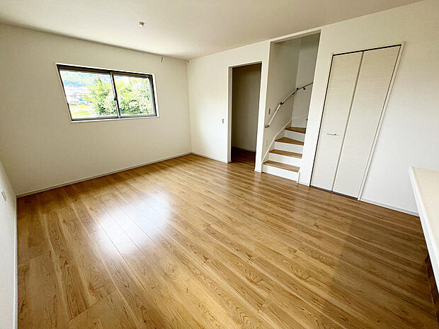 ☆大変明るいリビング☆広々した空間で家族との大切な時間をお過ごしください！！