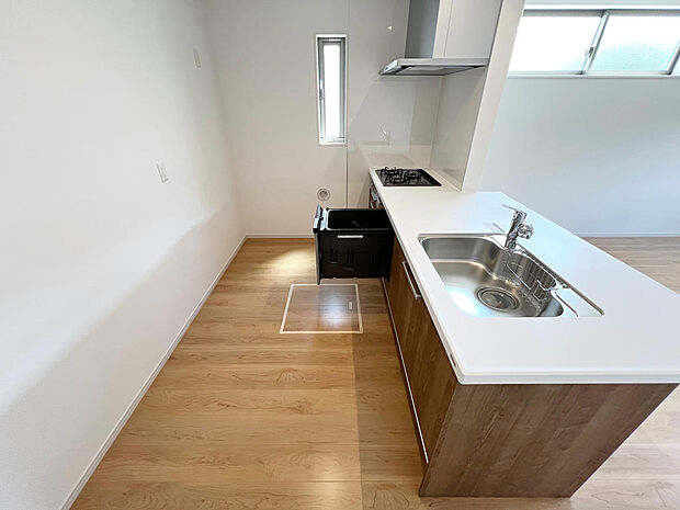 ☆大型のシステムキッチン☆対面式ですので家族と会話しながら楽しくクッキング！！