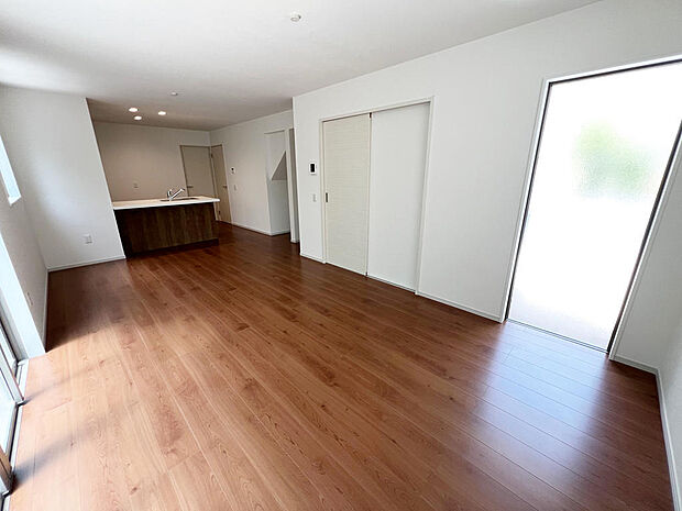 ☆大変明るいリビング☆広々した空間で家族との大切な時間をお過ごしください！！