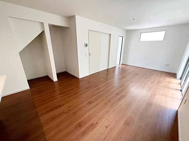 ☆大変明るいリビング☆広々した空間で家族との大切な時間をお過ごしください！！