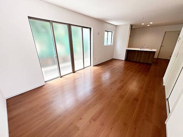 ☆大変明るいリビング☆広々した空間で家族との大切な時間をお過ごしください！！