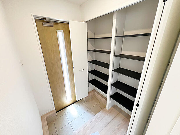 ☆大型シューズクローゼットがあります☆便利です！！