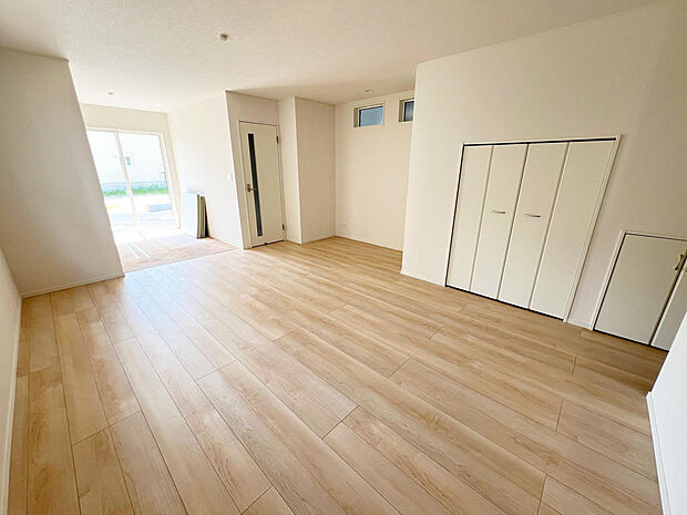 ☆大変明るいリビング☆広々した空間で家族との大切な時間をお過ごしください！！