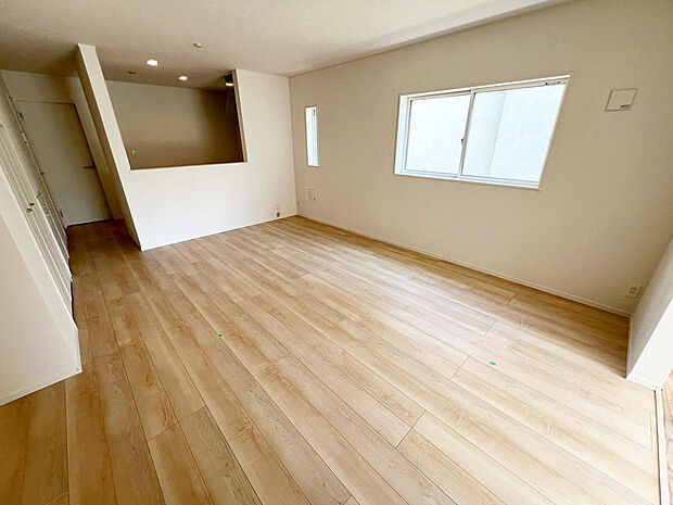 ☆大変明るいリビング☆広々した空間で家族との大切な時間をお過ごしください！！