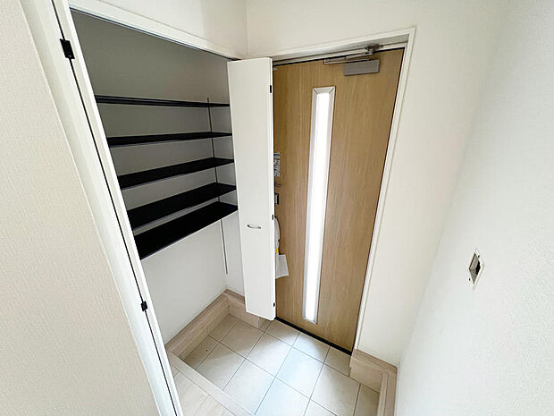 ☆大型シューズクローゼットがあります☆便利です！！