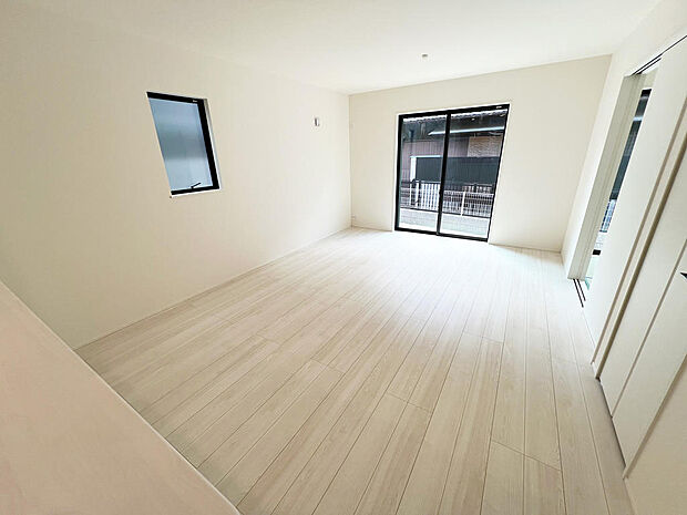 ☆大変明るいリビング☆広々した空間で家族との大切な時間をお過ごしください！！