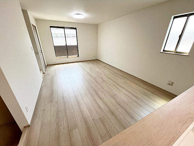 ☆大変明るいリビング☆広々した空間で家族との大切な時間をお過ごしください！！