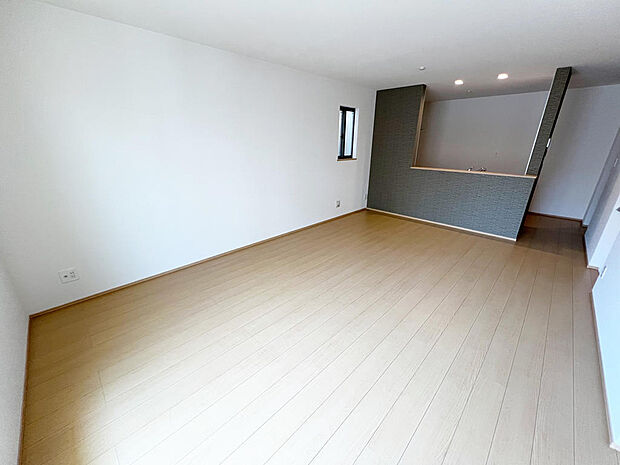 ☆大変明るいリビング☆広々した空間で家族との大切な時間をお過ごしください！！