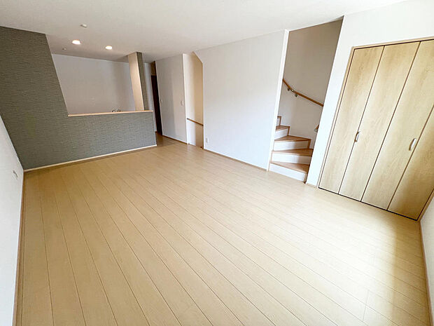 ☆大変明るいリビング☆広々した空間で家族との大切な時間をお過ごしください！！