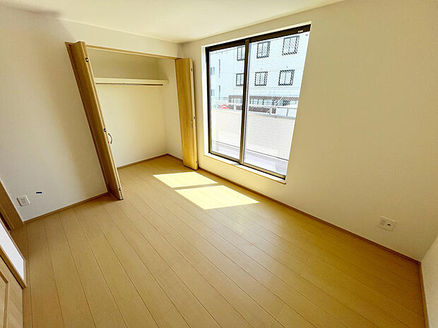 ☆各部屋大型収納完備☆子供部屋・主寝室にお好きにコーディネートしよう！！