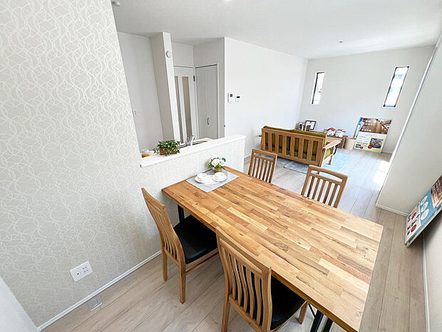 ☆大変明るいリビング☆広々した空間で家族との大切な時間をお過ごしください！！