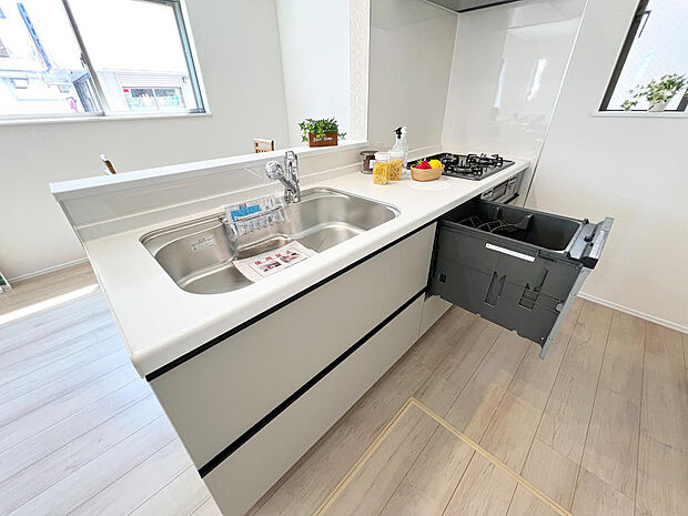 ☆大型のシステムキッチン☆対面式ですので家族と会話しながら楽しくクッキング！！