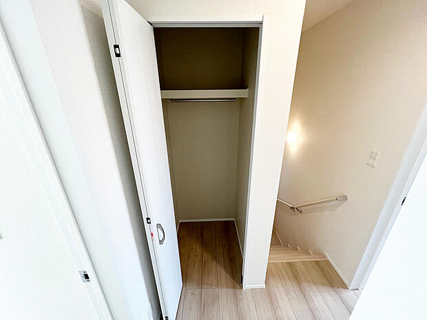 ☆２階☆廊下にある収納☆