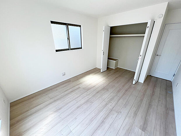 ☆各部屋大型収納完備☆子供部屋・主寝室にお好きにコーディネートしよう！！