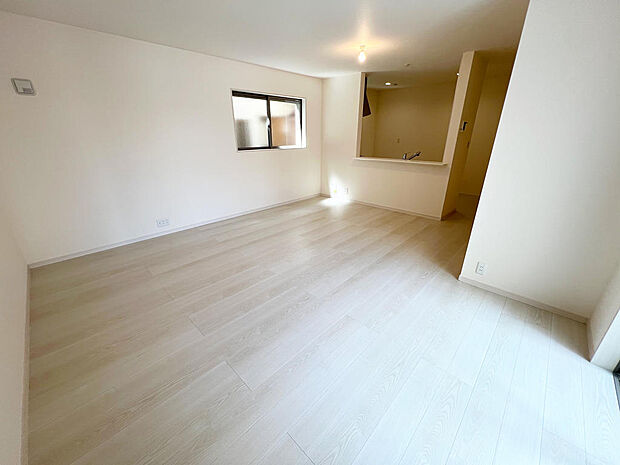 ☆大変明るいリビング☆広々した空間で家族との大切な時間をお過ごしください！！