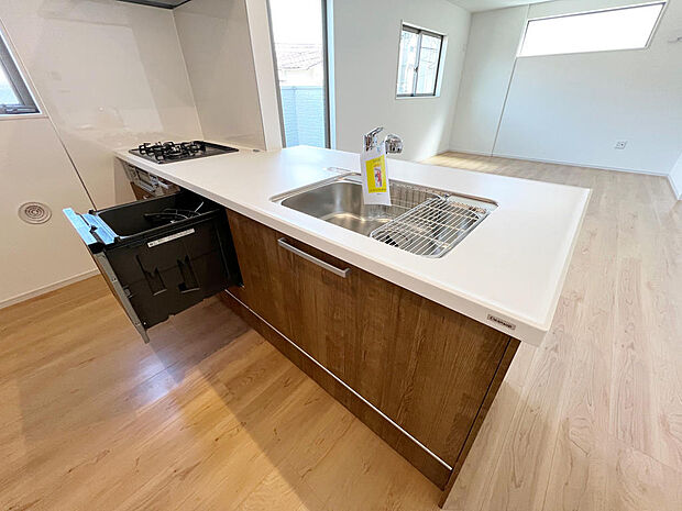 ☆大型のシステムキッチン☆対面式ですので家族と会話しながら楽しくクッキング！！