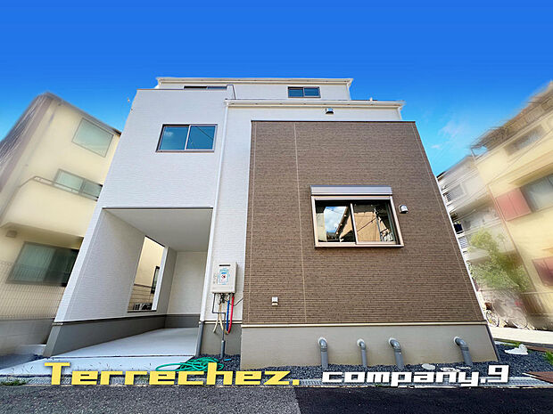 ☆現地外観写真☆Terrechez☆限定１区画☆ZEH水準省エネ住宅☆３階建て☆角地で開放感がある住宅☆土地20坪☆インナーガレージ☆日当たり良好☆閑静な住宅街☆バルコニー×２☆
