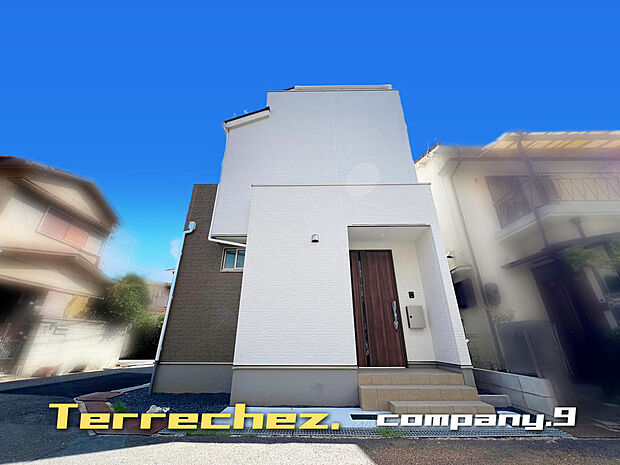☆現地外観写真☆Terrechez☆限定１区画☆ZEH水準省エネ住宅☆３階建て☆角地で開放感がある住宅☆土地20坪☆インナーガレージ☆日当たり良好☆閑静な住宅街☆バルコニー×２☆